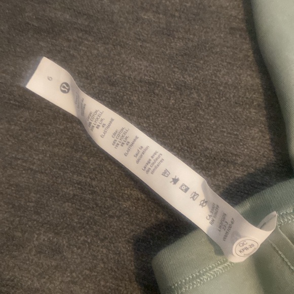 NWOT lululemon tee size 6 - Picture 7 of 7